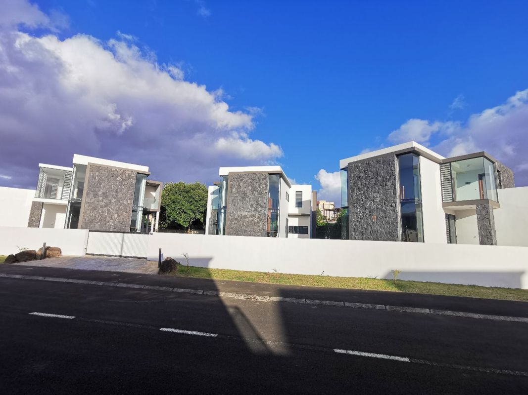 Modern house in secured community in ebene, House for rent Ebene