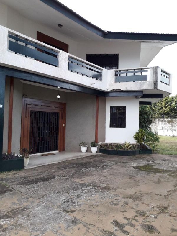 Vast apartment in private compound, House for rent Congo town