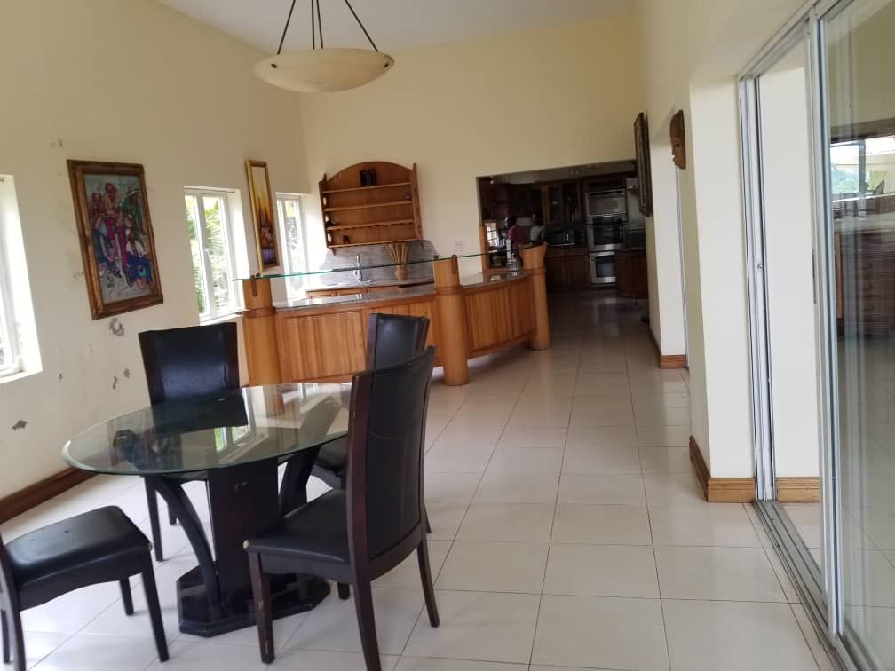 Impresionante, moderna, lujosa mansión amueblada en venta en Premier Laboule, Petion-Ville, Haití