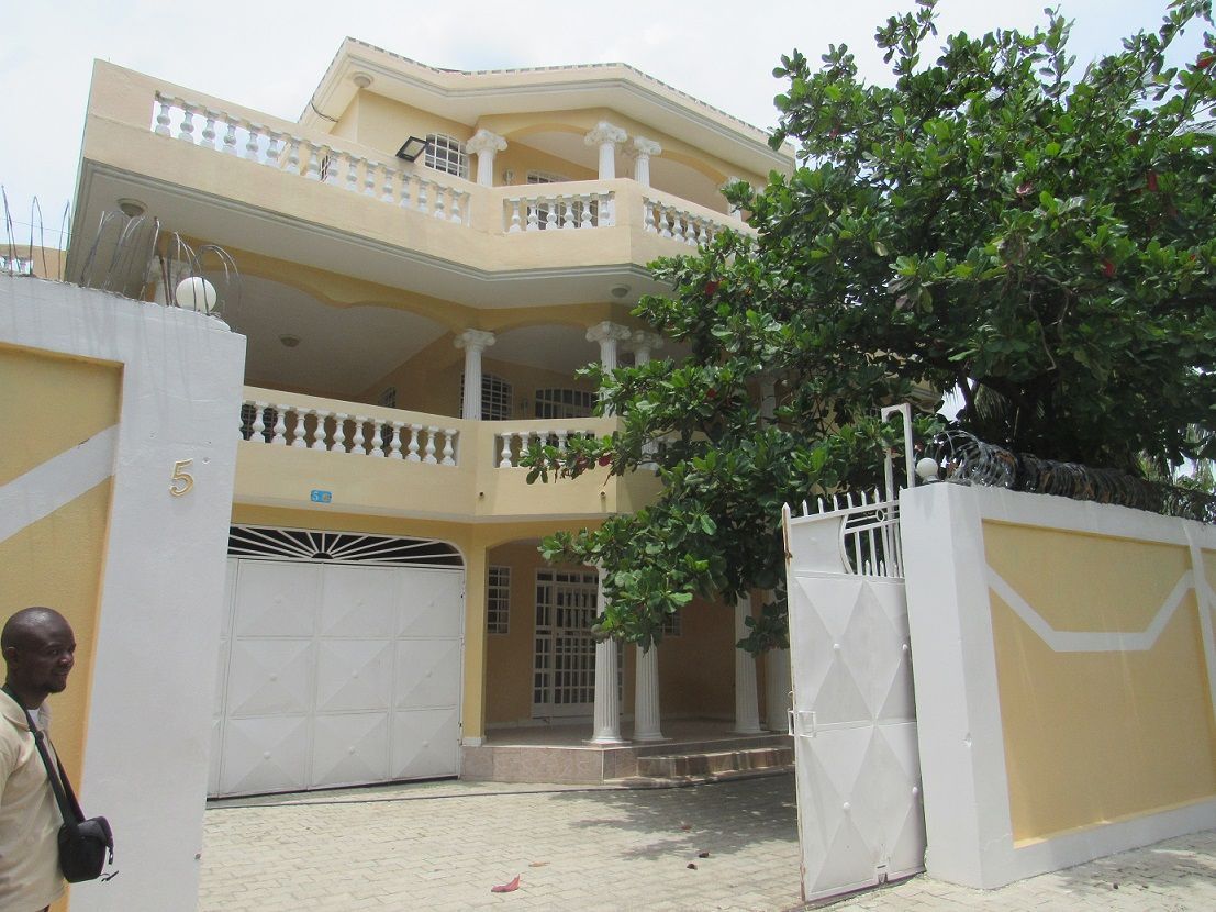 Beautiful 3story mansion for sale / rent santo, haiti, House for