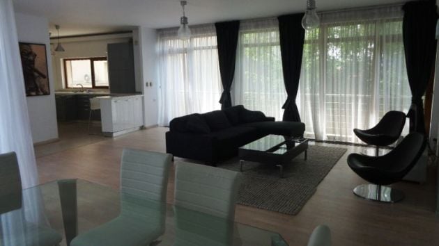 Quartier Piata Romana, appartement trois pièces neuf, meuble ...