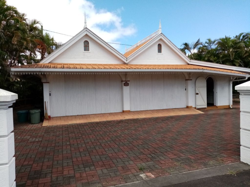 Batiment a vendre quatre bornes , Building for sale Quatre bornes