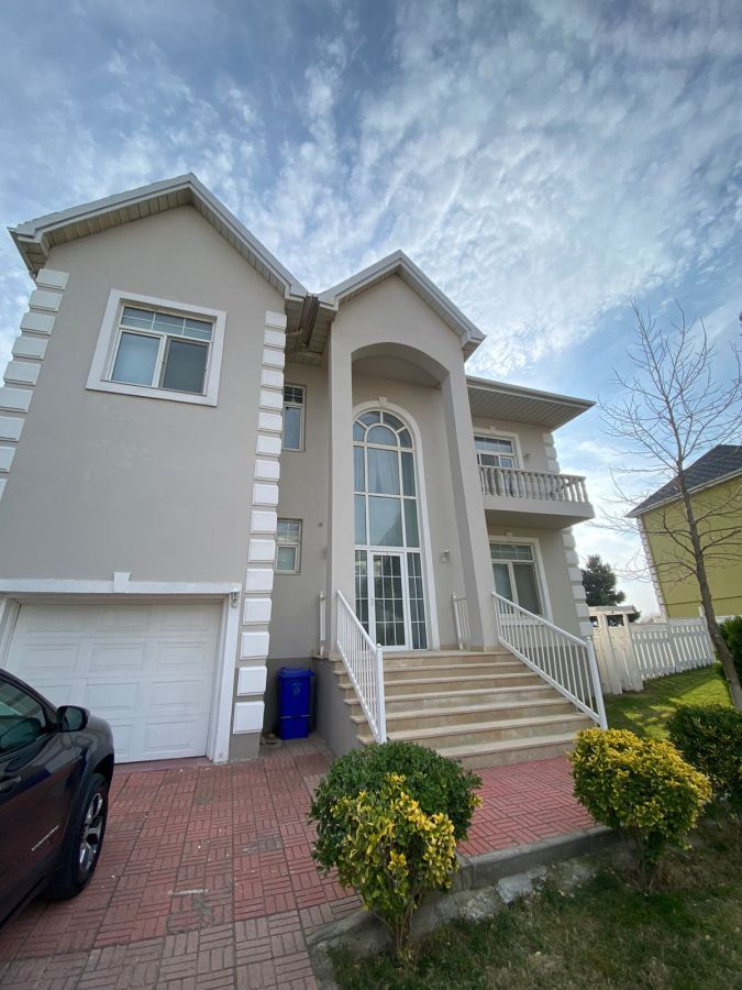 House in royal park near tisa school, House for rent in Baku Azerbaijan
