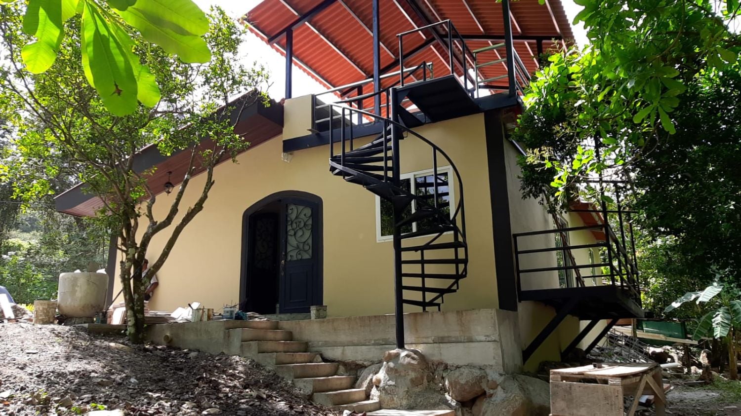 PEACEFUL HOUSE BY THE RIVER