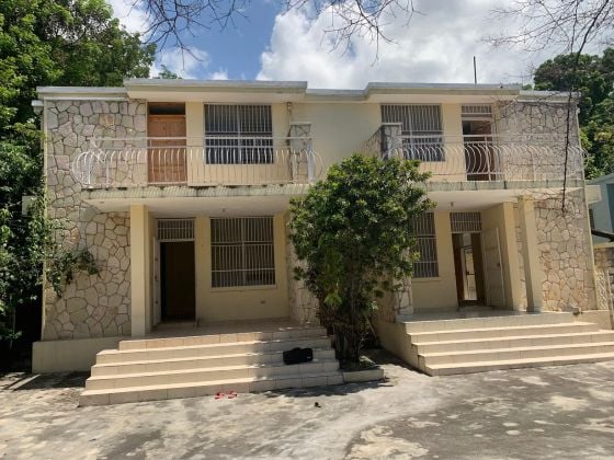 Dos pisos, 5 dormitorios, 6 baños, casa de inversión o ...