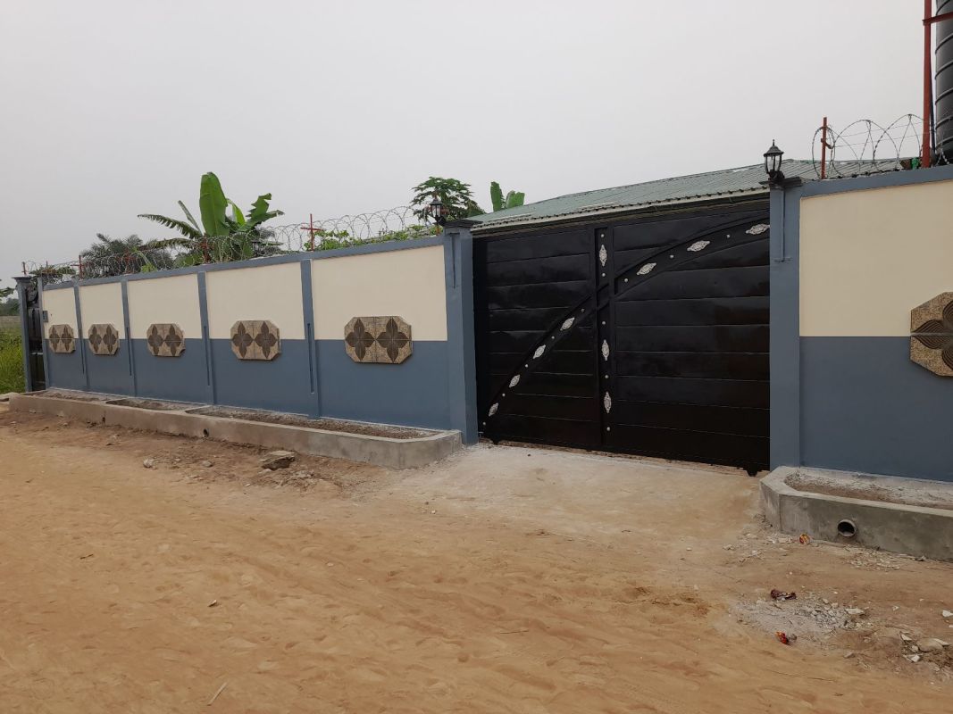 Villa a vendre au quartier kombe lascopa brazzaville congo, Maison à