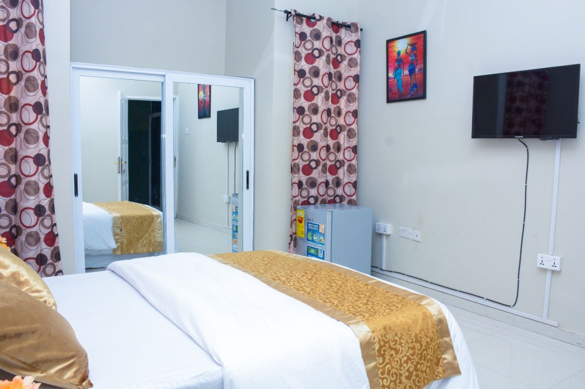 Fully furnished 6 bedroom executive mansion for rent at sekondi