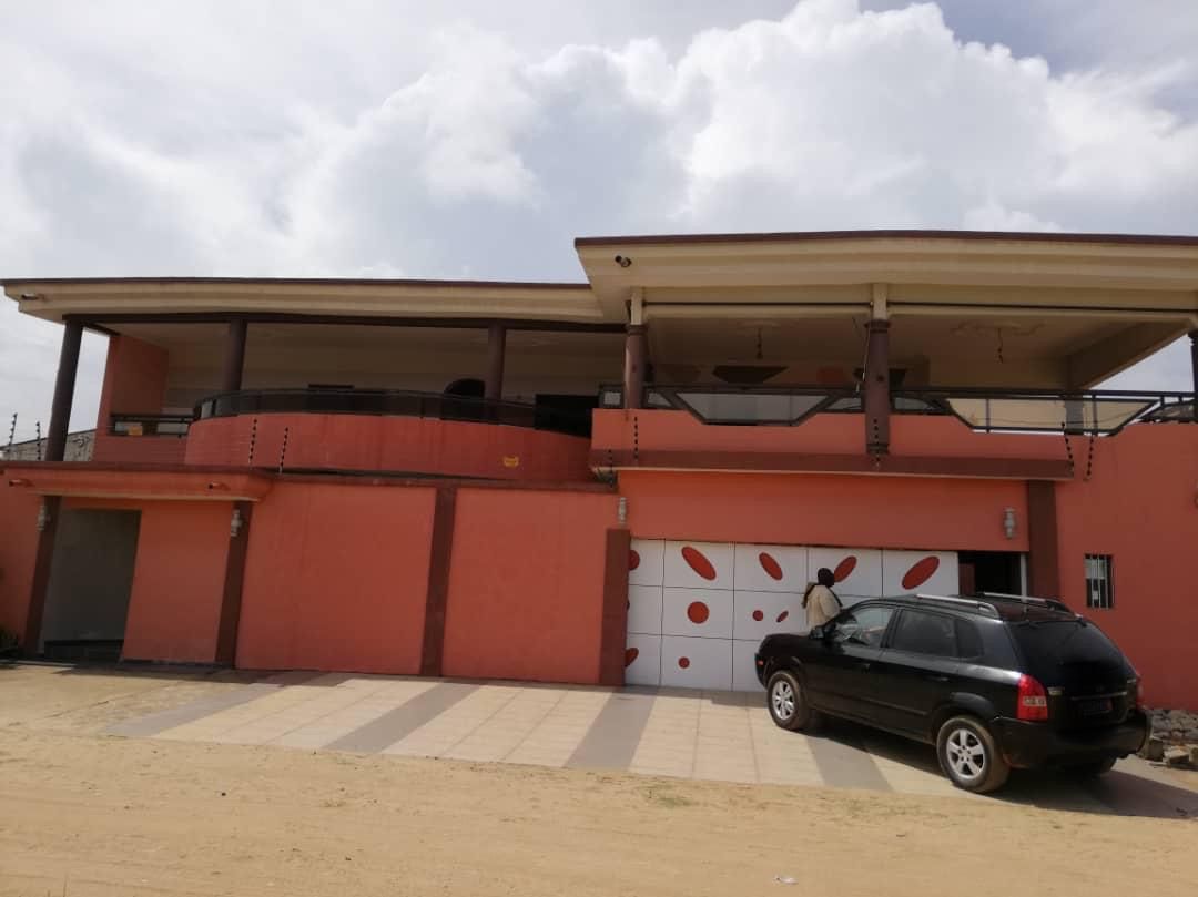 Sale villa 10 rooms + swimming pool, House for sale Grandbassam, sud