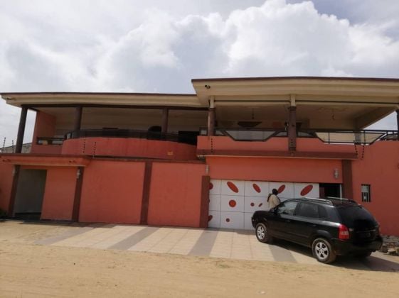 Vente villa 10 pièces + piscine 