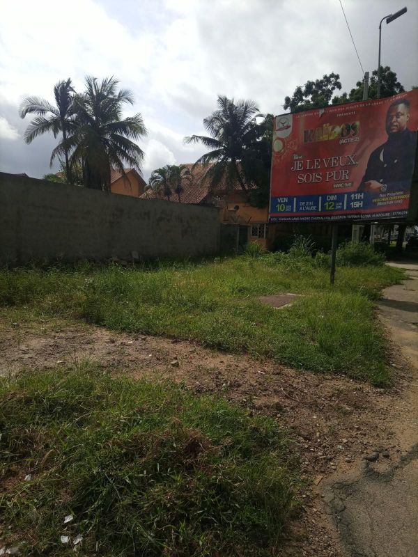 Vente 2800 m2 a la golf 4, Terrain à vendre Abidjan Côte d'Ivoire