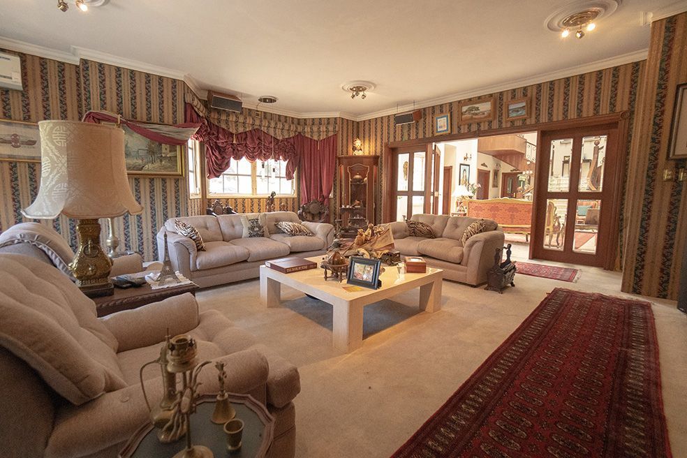 Residence of 3 levels, 6 rooms with 5000m2 of land for sale santo