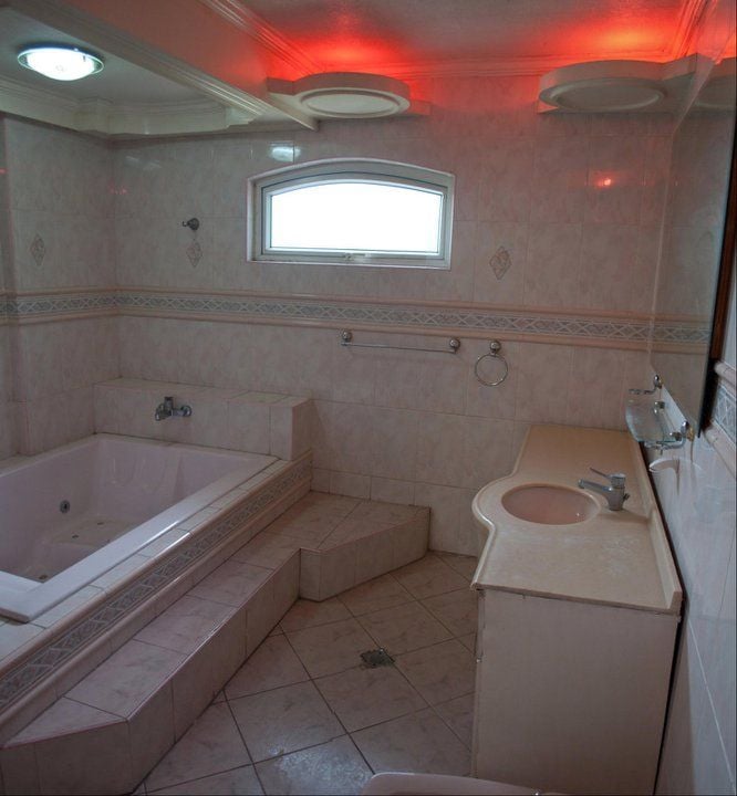 3 Story 7 Bedroom House in Main Road with Pool & Jacuzzi