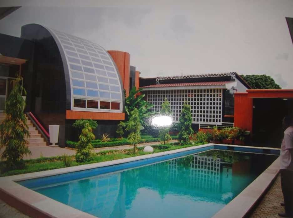 Sumptuous duplex vip for sale with all the furniture in yaoundé in the