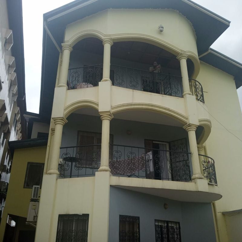 Duplex chic à vendre à yaoundé au quartier omnisports., Maison à vendre