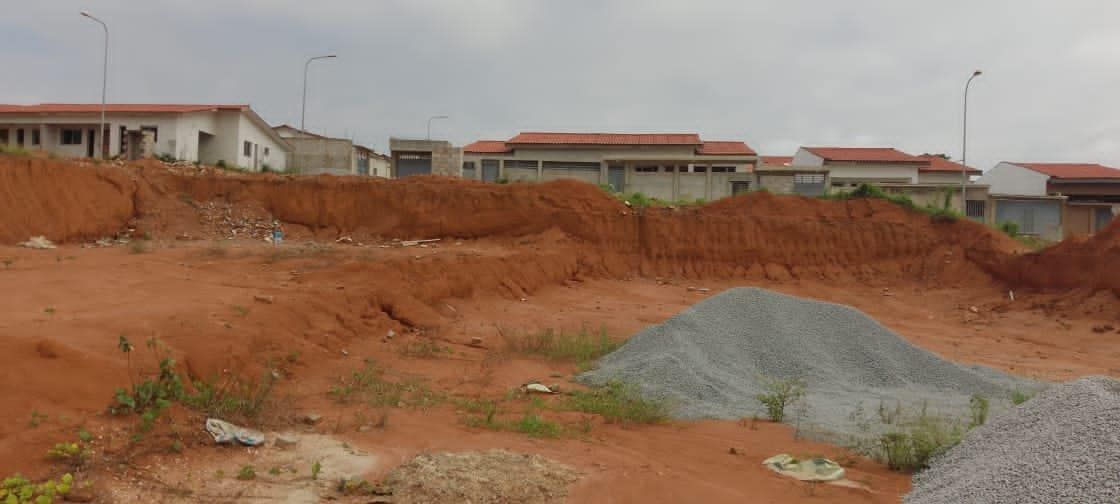 Nous vendons un terrain 1200m2 avec acd à bingerville, Terrain à vendre