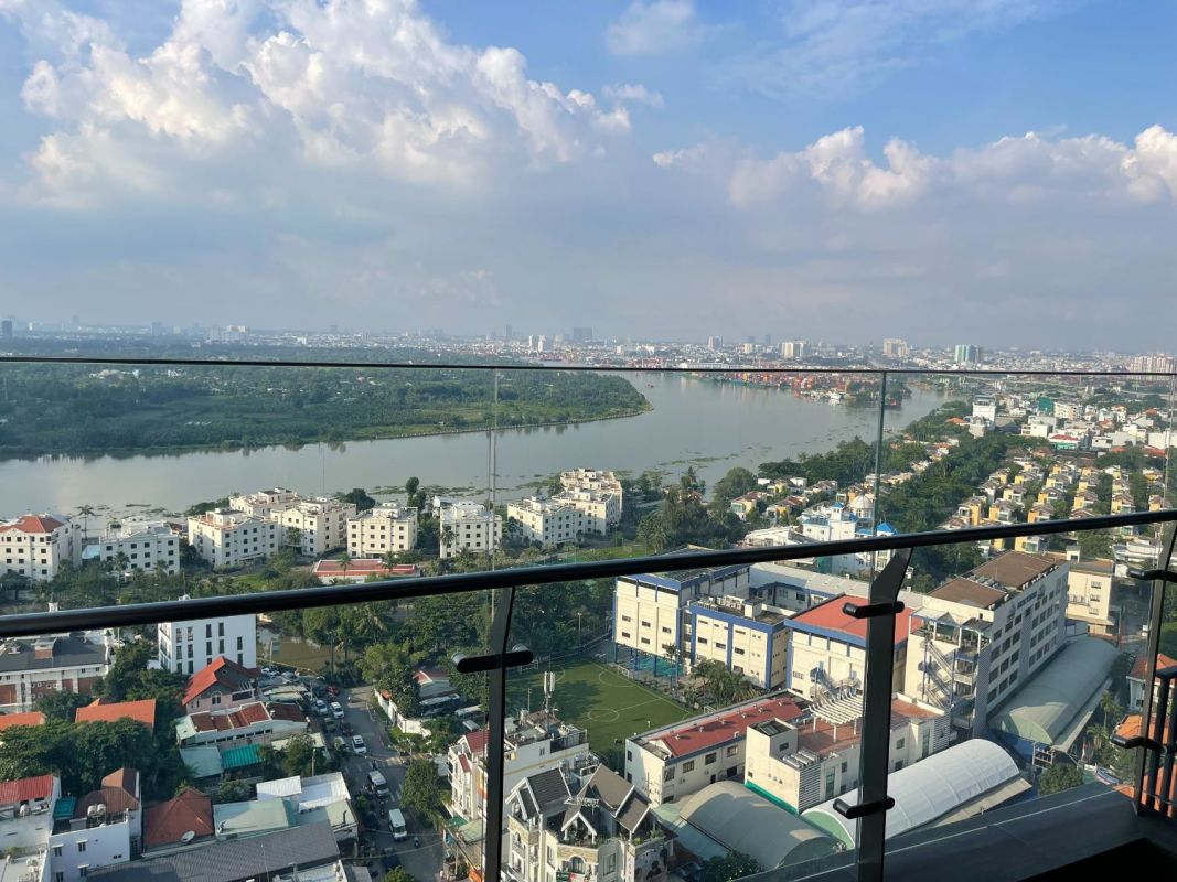 Rent a brand new 3br apt 140sqm full furniture 2300 usd at q2