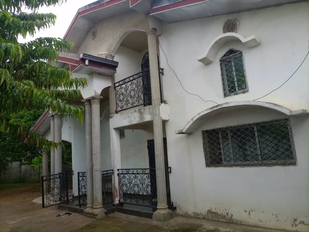 Magnifique duplex à vendre à douala au quartier logbessou. , Maison à