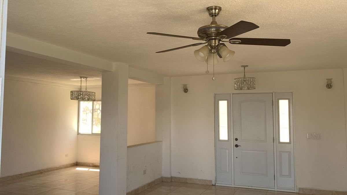 Nouvellement construit, magnifique, mini château, 4 chambres, maison