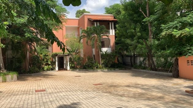 Lujoso complejo de seis (6) apartamentos completamente amueblado en ...