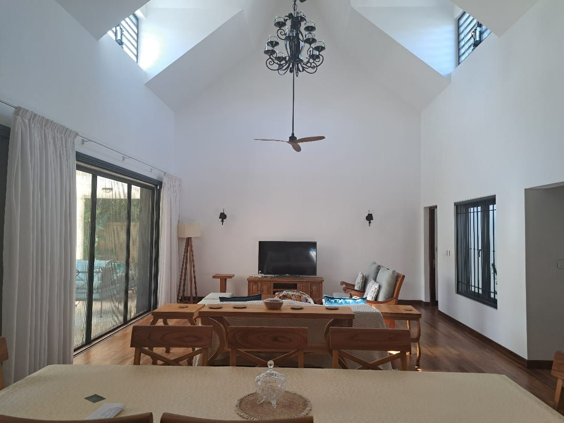 Beautiful contemporary house of 250m2 for sale in grand bay., House for