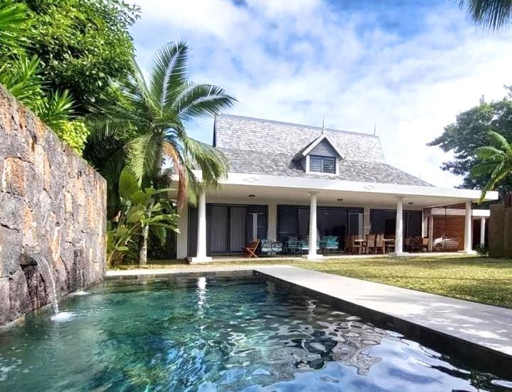 Beautiful contemporary house of 250m2 for sale in grand bay., House for