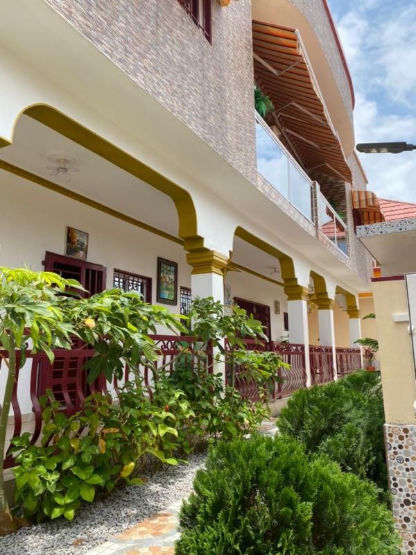 For sale triplex (11 bedrooms + 3 living rooms + game room + dining