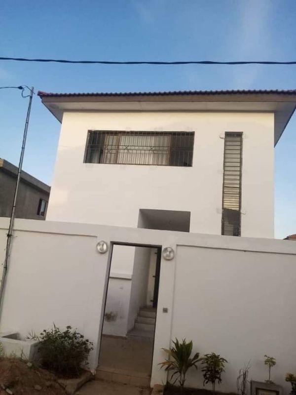 à vendre duplex 4 pièces à grand bassam modeste côte d'ivoire cité