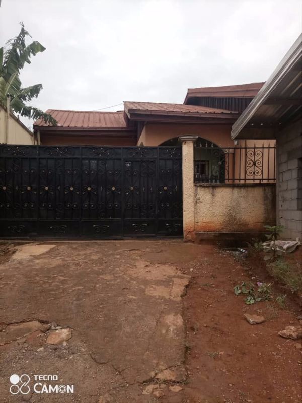 Villa à vendre à yaoundé au quartier nkoabang , Maison à vendre au
