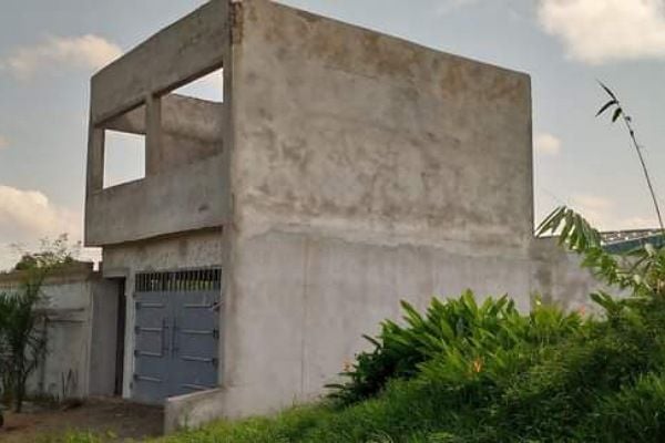 À vendre Duplex 5 pièces semi fini  à Bonoua ...