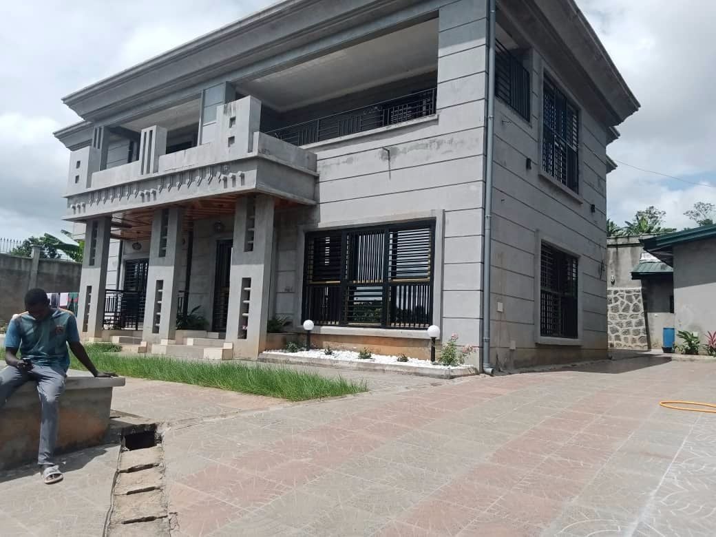 Brand new duplex for sale in yaoundé in the odza district., House for