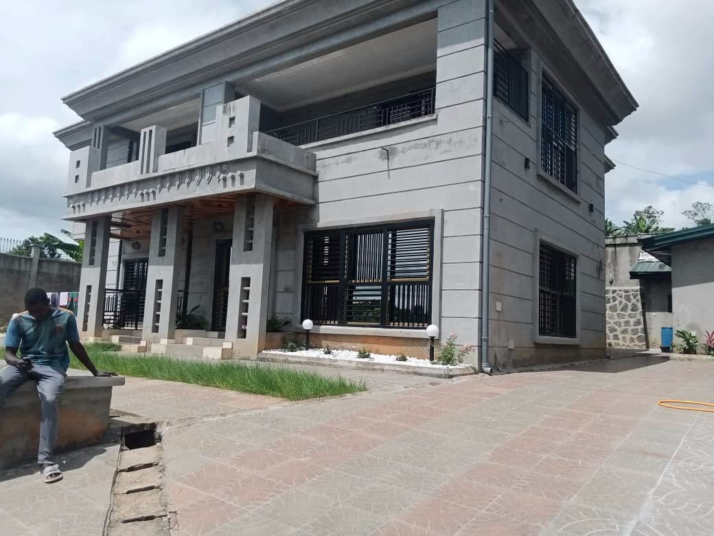 Brand new duplex for sale in yaoundé in the odza district., House for
