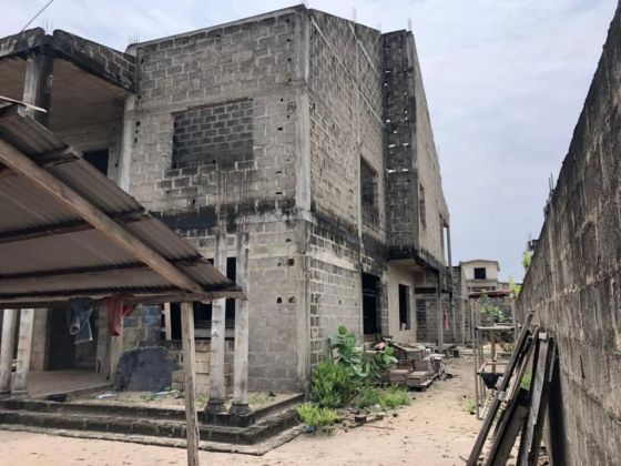 À vendre Duplex 7 pièces  INACHEVÉES + 1 villa de 3 ...