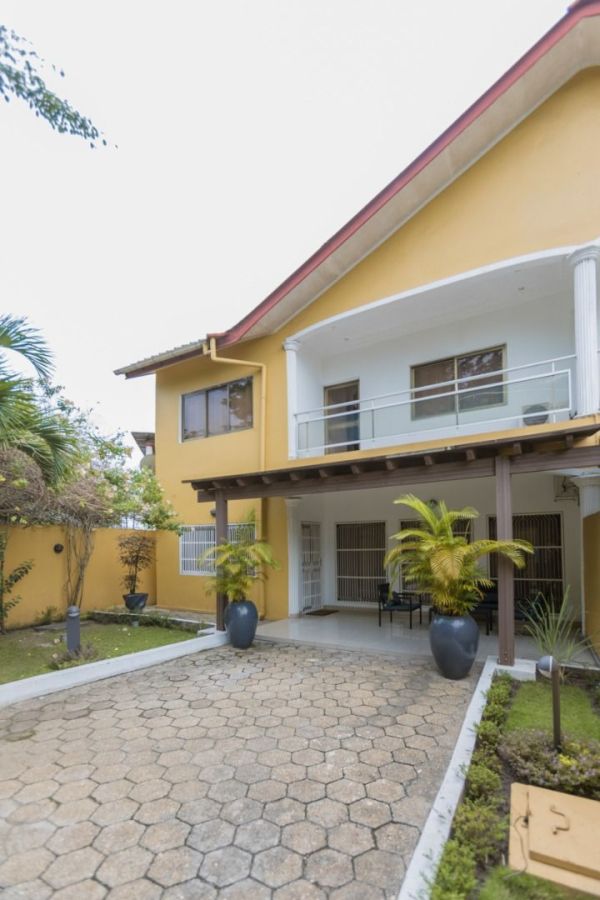 Villa a louer au centre ville de pointe noire , Maison à louer à Pointe