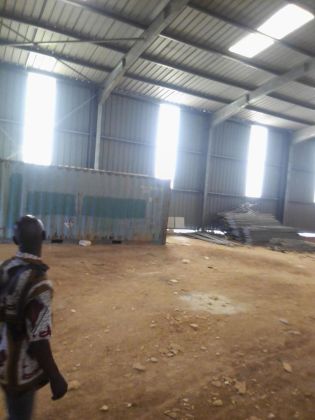 Location entrepot 1500 m2 au KM 29