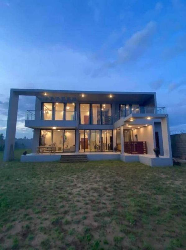 à vendre duplex 6 pièces côte d'ivoire grand bassam modeste à 10 min de