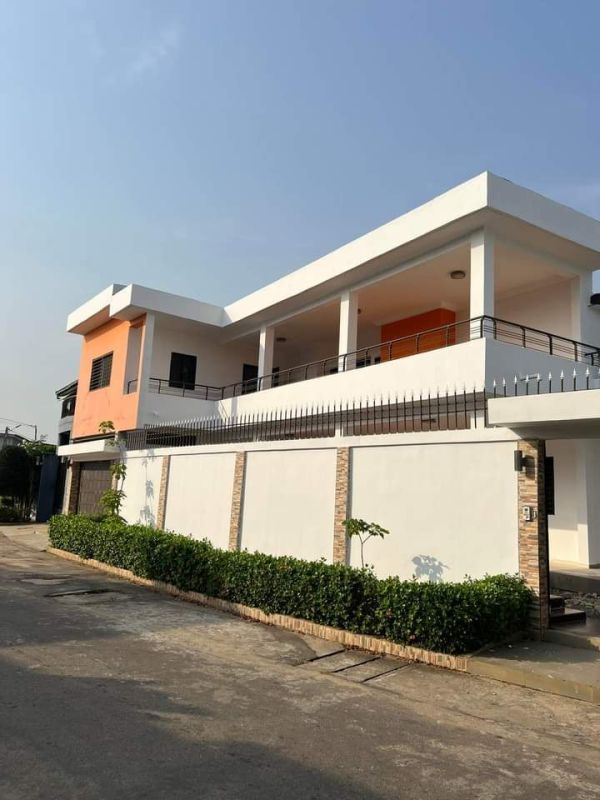 à vendre 8 pièces côte d'ivoire grand bassam cité rosier , Maison à