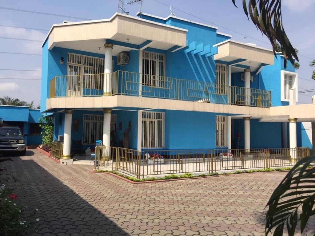 Large plot for sale in kinshasalimete, House for sale in the