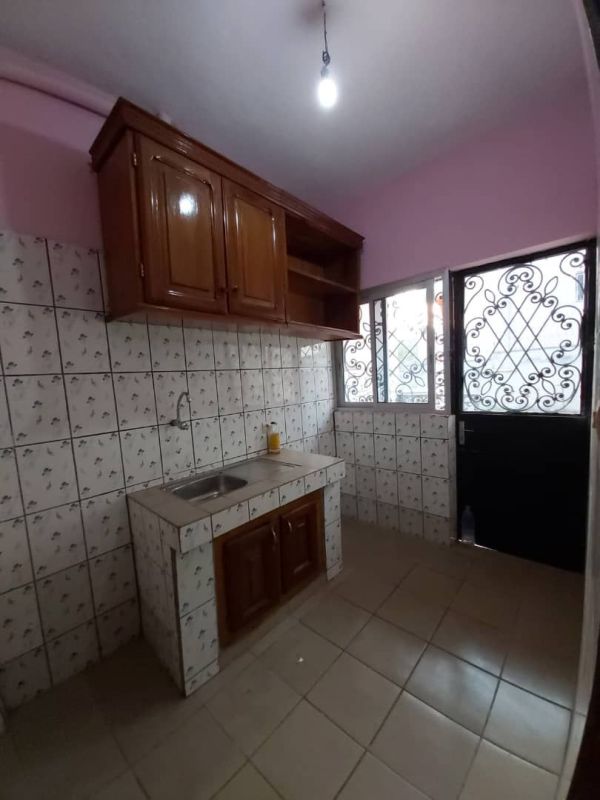 Good standing apartment in mbalgongsimbock, House for rent in Yaoundé