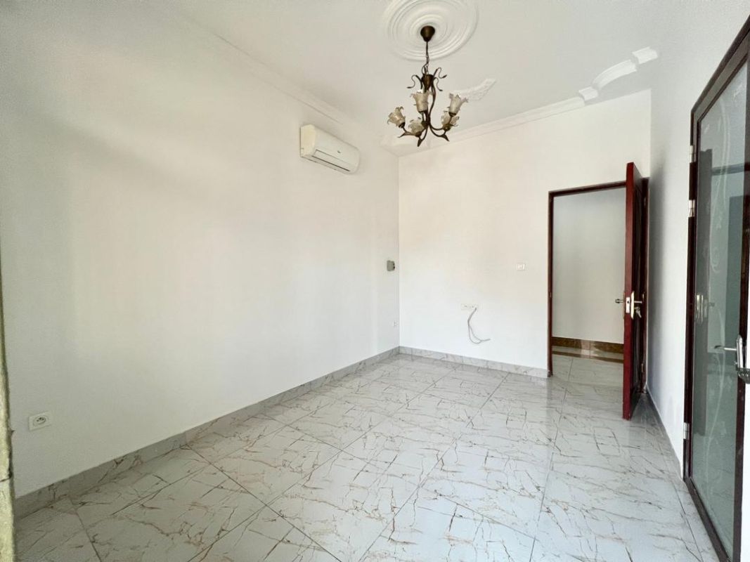 Rental plot with two buildings r+1 and r+2 on kinshasagombe, Flat for