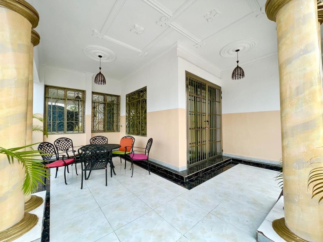 Rental plot with two buildings r+1 and r+2 on kinshasagombe, Flat for