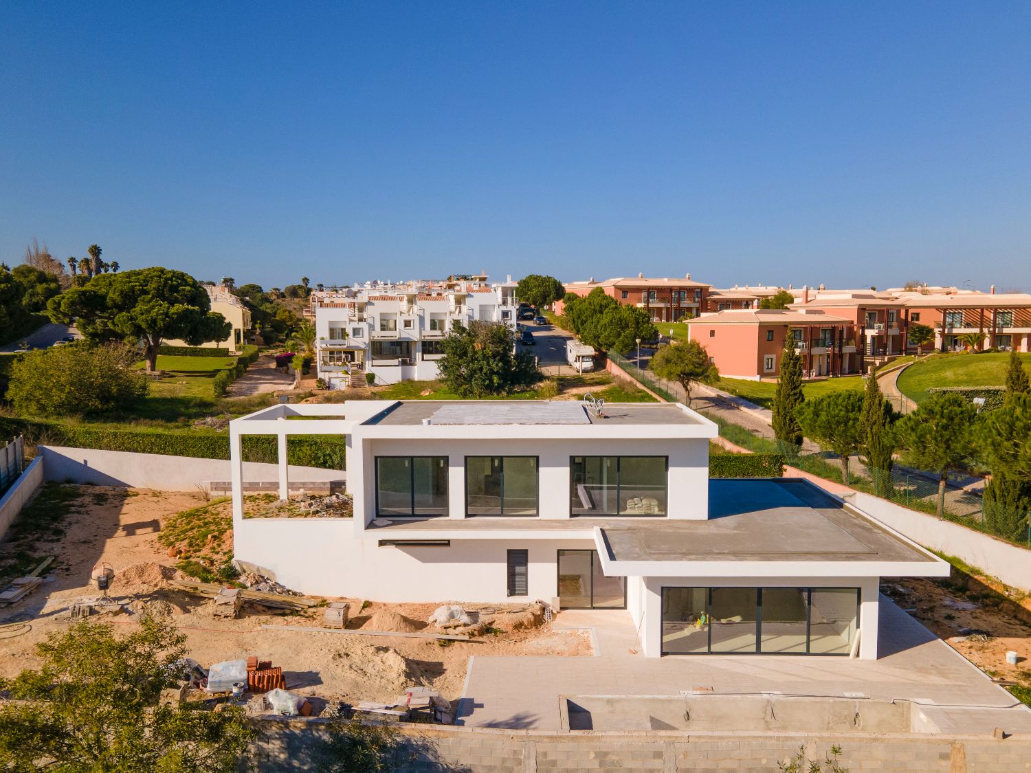 Villa de style moderne de 3-4 chambres en construction à Carvoeiro