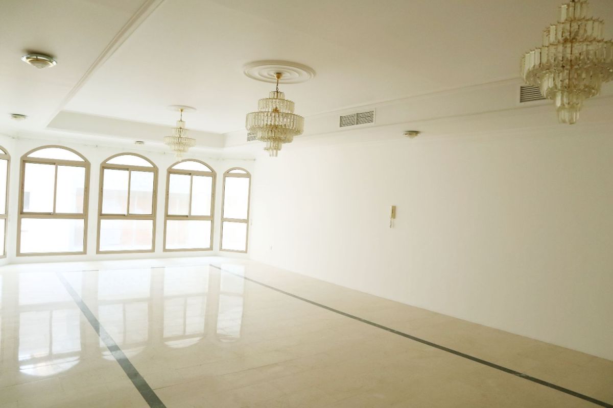 A beautiful very big 6 bedroom unfurnished compound house available in