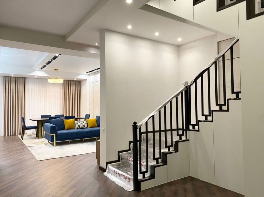 Modern duplex penthouse for rent in the city center. ryskulov street 28