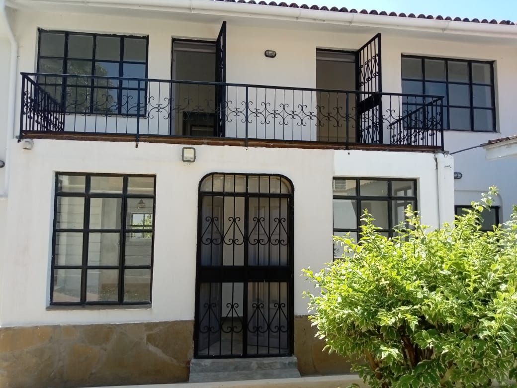 Amplias Villas Mansionett de 4 Dormitorios en Kilimani