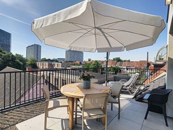 PENTHOUSE STUDIO_luxuriously appointed, fully furnished and equipped 