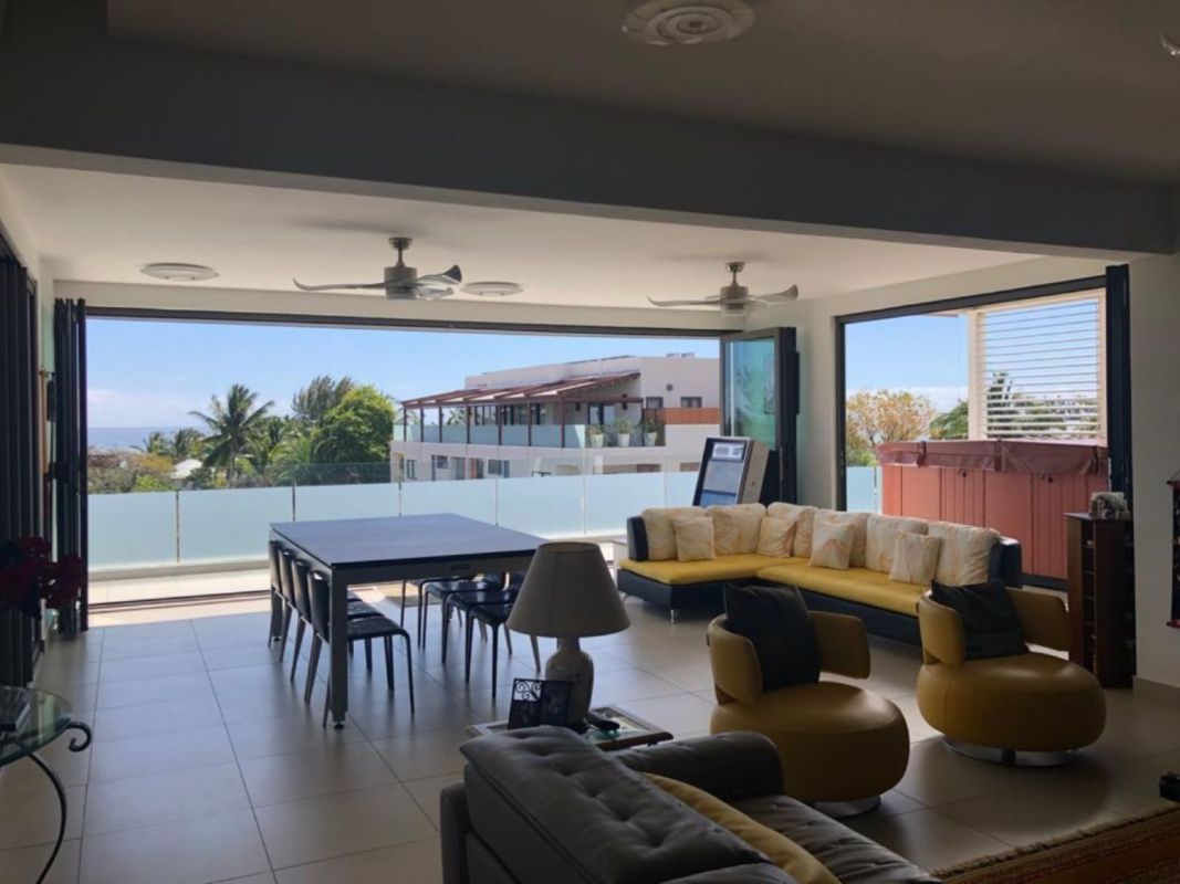 Seaview penthouse in la preneuse tamarin 2 min walk from the beach