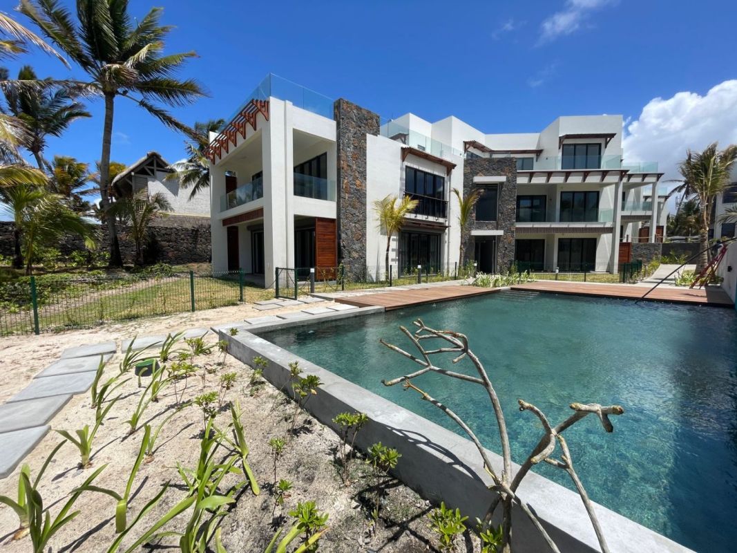 Magnifique penthouse pieds dans l'eau a belle mare ile maurice