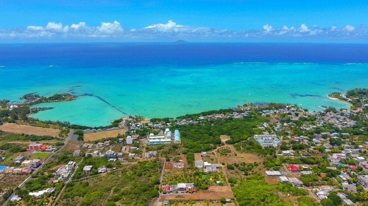 Large standing seaview apartments in grandgaube in the north of