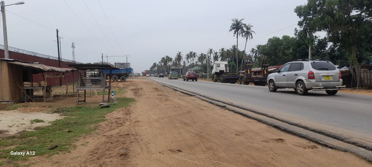 Bassam modeste bordure de voie vente terrain 7000m2 (acd), Terrain à