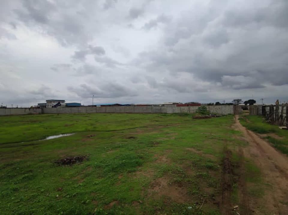 Yopougon nouvelle zone industrielle pk 27 vente: un terrain de 10ha